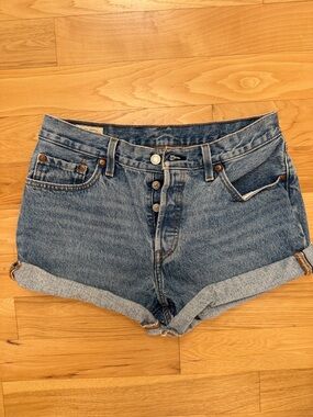 Levi's Women's 501 premium Jean Shorts 28